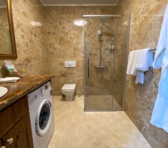 Апартаменты с 3 комнатами с красивым видом из окна в Golden Park