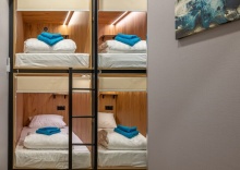 4.1 Десятиместный женский номер с видом на террасу в Hiloft Hostel