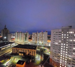 Двухместные апартаменты c 1 комнатой с балконом и с красивым видом из окна (двуспальная кровать) в Квартира Комфортная на Свиридова