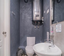 Номер улучшенный с 1 двуспальной кроватью в Hot Place Guest House
