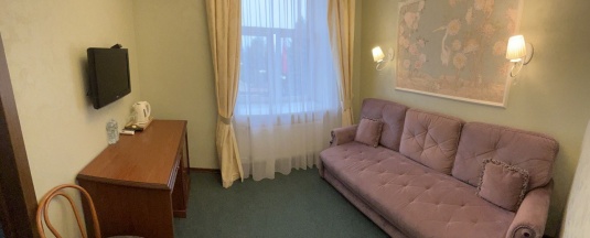 2. Двухкомнатный, с видом на Монастырскую площадь в Боровница