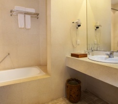 Номер Deluxe с видом на сад в Keraton Jimbaran Beach Resort