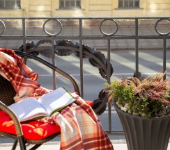 Апартаменты с ванной и балконом в My Favourite Garden Hotel