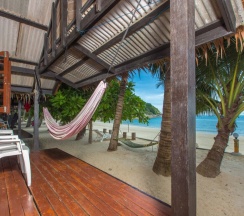Бунгало Standard с вентилятором (без горячей воды) рядом с пляжем в Bottle Beach 1 Resort