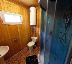 Комната стандарт с 1 односпальной и 1 двуспальной кроватью в Камень Льва
