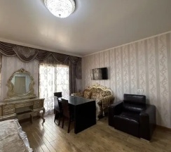 Двухместный номер Premium с 1 комнатой с балконом (двуспальная кровать) в Holiday