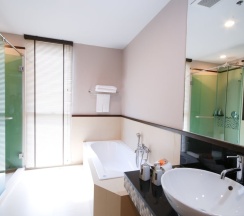 Двухместный номер Standard с видом на сад двуспальная кровать в Tara Mantra Cha Am Resort