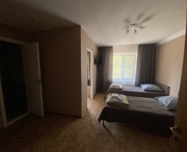 Четырёхместный номер Comfort с 2 комнатами с балконом и с красивым видом из окна в Галкино