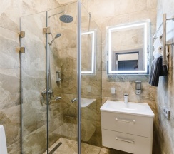Улучшенный номер с 1 кроватью в Simple Weekend inn hotel