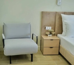 Улучшенная трёхместная комната в Deus