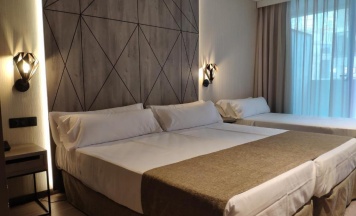 Трёхместный номер Superior с видом на город в Hotel Bristol