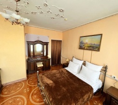 Двухместный номер категории "ДэЛюкс - 7" с двуспальной кроватью, с возможностью двух дополнительных мест. в Викинг