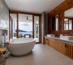 Люкс с видом на море в X-sea khanom Harbor Bay Resort