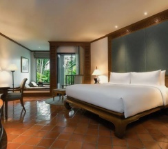Двухместный номер Guest с балконом и с видом на сад двуспальная кровать в JW Marriott Phuket Resort & Spa