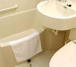 Двухместный номер Economy двуспальная кровать в Toyoko Inn Okinawa Naha Omoromachi Ekimae