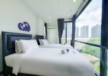 Семейный люкс с 2 комнатами 2 отдельные кровати в Kokotel Bangkok Sukhumvit 50