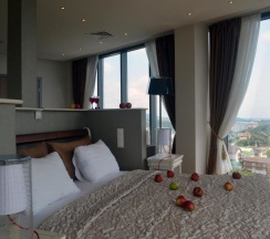 Семейные апартаменты с балконом и с красивым видом из окна в Diana Palace