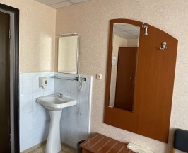 Эконом с двумя раздельными кроватями с умывальником в номере (сан узел и душ на этаже) в Ирень