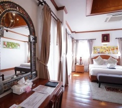 Номер Deluxe с балконом и с красивым видом из окна в Baan Huen Phen