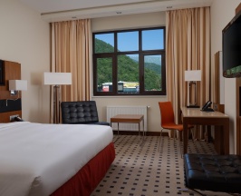 Улучшенный номер с видом на реку в Radisson Hotel Rosa Khutor