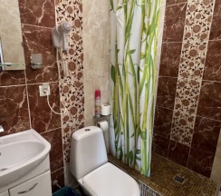 Четырёхместный семейный номер Superior с балконом и с красивым видом из окна в Morskoy priboy