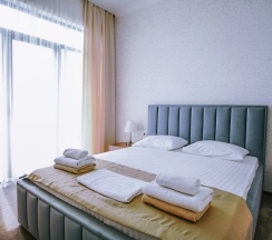 Двухместный люкс с 2 комнатами с видом на море двуспальная кровать в Нарт