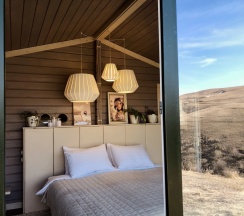 Двухместный коттедж с красивым видом из окна двуспальная кровать в Гостевой дом