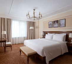 Президентский номер с кроватью размера "king-size" в Radisson Hotel Ulyanovsk