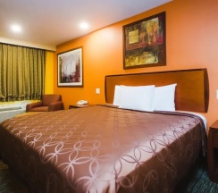 Номер Standard в Express Inn Gulf Bank