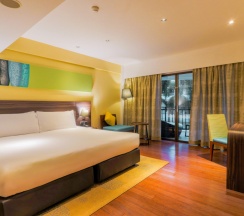 Двухместный номер Standard с балконом (двуспальная кровать) в Отель Holiday Inn Resort Phuket Karon Beach by IHG