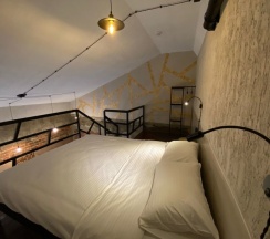 Улучшенные двухуровневые апартаменты с мини-кухней в Loft Apart