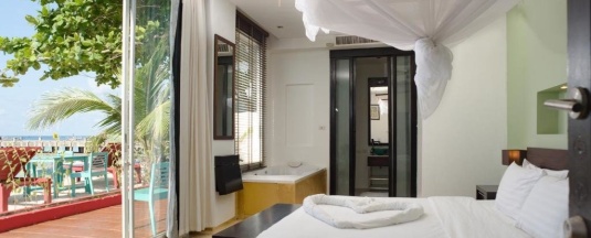 Люкс с видом на море в Mandalai Hotel