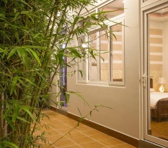 Семейный номер Standard с балконом и с красивым видом из окна в Phuong Nam Guest House