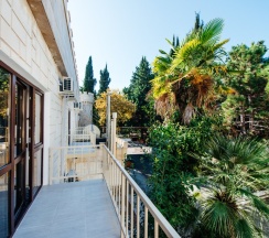 Семейный номер с балконом в Dvin