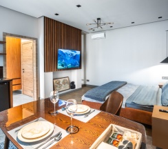 Двухместные апартаменты с балконом и с видом на горы двуспальная кровать в Apart hotel Colibri