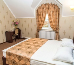 Стандартный четырехместный номер в Кароза