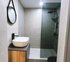 Двухместный коттедж с видом на горы двуспальная кровать в ShalleST.Terskol