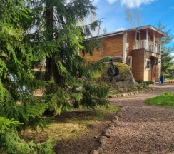 Дом у камня в Black fox