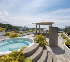 Люкс New с джакузи на крыше с 3 комнатами в Phunawa Resort