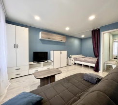 Апартаменты c 1 комнатой с балконом и с красивым видом из окна в Апартаменты на улице Романовская Слобода 14