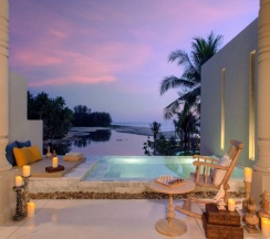 Двухместный люкс у моря ‘Pool Paradise’ двуспальная кровать в Devasom Khao Lak Beach Resort & Villas