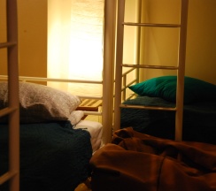 Кровать в общем номере (Без окна) в Royal