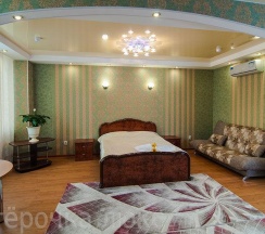 Номер полулюкс улучшенный с 1 двуспальной кроватью в Пятерочка-люкс