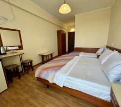 Стандартный трехместный номер в Эдельвейс