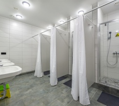 Семейный номер с общей ванной комнатой в Friday center