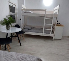 Комната полулюкс с 1 двуспальной кроватью и 1 двухъярусной кроватью в Ванилька