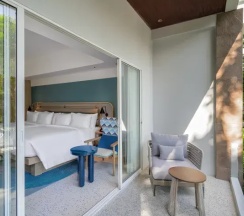 Номер Premium Deluxe с видом на бассейн в Centara Karon Resort Phuket