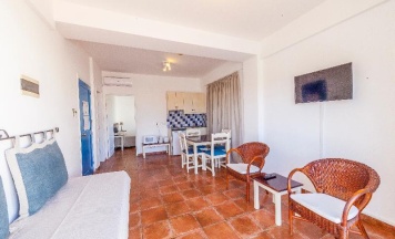 Номер Standard с балконом в Andreotis Hotel Apts
