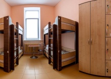 Кровать в 4-местном общем номере в Паровозъ