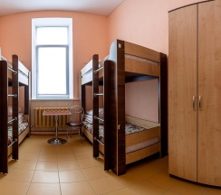 Кровать в 4-местном общем женском номере в Паровозъ